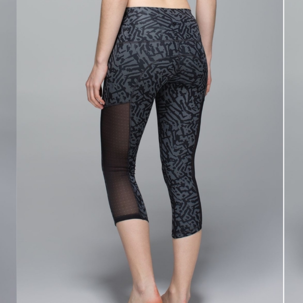 Lululemon Hot To Street Crop Biggie Brushed Animal Coal Black Leggings Small 6